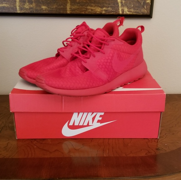 Nike Red Roshe Run Hyperfuse 12 - Picture 2 of 6